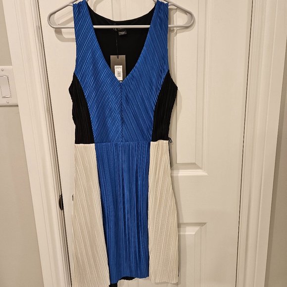 Armani NEW Beautiful Dress - Picture 1 of 5